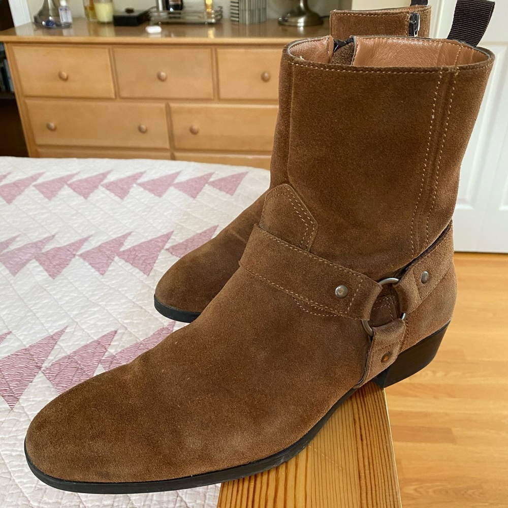 SAINT LAURENT ESQUE HARNESS BOOT IN TAN SUEDE